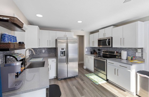Logan House | Cozy, Quiet HomenClose to USU, Logan temple, hospital and shopping!