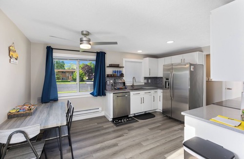 Logan House | Cozy, Quiet HomenClose to USU, Logan temple, hospital and shopping!