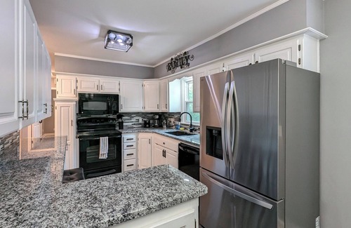 Lenexa House | Cozy, quiet retreat in south KC