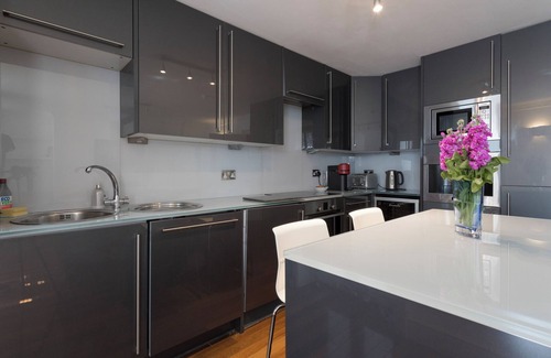 London City Centre Apartment | Cozy quiet stylish apartment in central London near Trafalgar Square