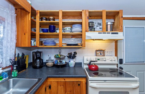 West Buxton Cabin | Cozy quintessential Maine cabin on Bonny Eagle Pond, conveniently located