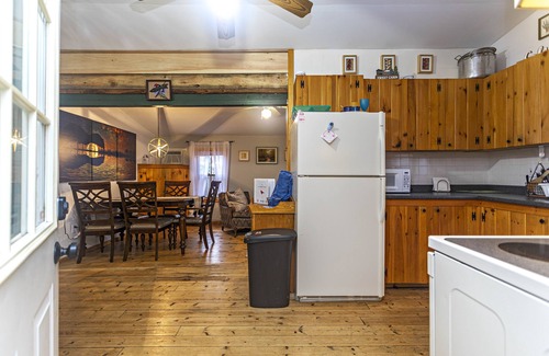 West Buxton Cabin | Cozy quintessential Maine cabin on Bonny Eagle Pond, conveniently located