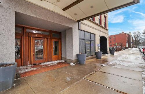 Hyde Park Apartment | Cozy & Radiant 2BR Apartment - BStone 605