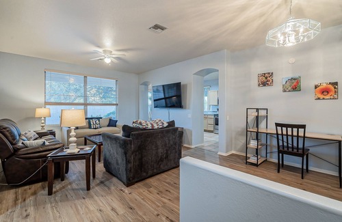 North Ranch House | Cozy Ranch, 1GB WiFi, Heated Pools and Spas and Tennis Courts, Great Location!