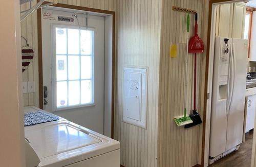 Nancy House | Cozy Ranch Home 1 Mile from CUMBERLAND POINT Boat Ramp. Owner Managed Property.