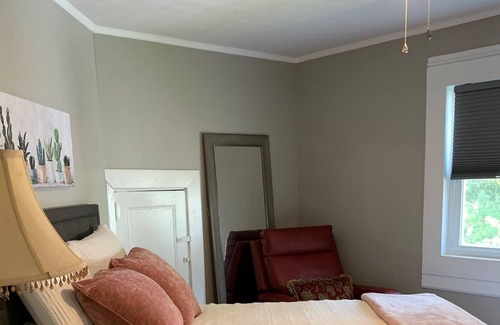 Richmond House | Cozy, recently updated unit in quiet neighborhood. Downtown Richmond, KY