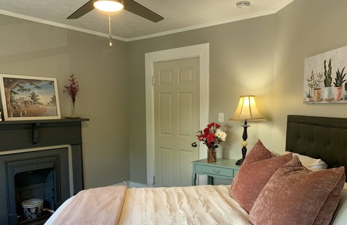 Richmond House | Cozy, recently updated unit in quiet neighborhood. Downtown Richmond, KY