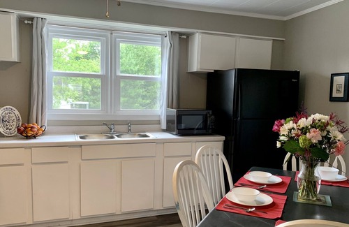 Richmond House | Cozy, recently updated unit in quiet neighborhood. Downtown Richmond, KY