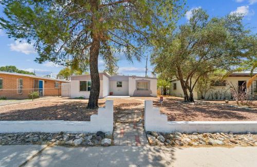 Arroyo Chico House | Cozy Reid Park House home