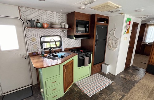 Lajas House | Cozy & Relax 2-bedroom mobile home in La Parguera for family-friends