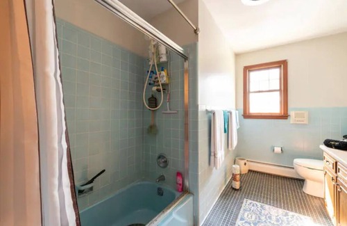 Hamden House | Cozy, relaxed 1 master King room & 1 master Queen room