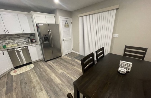 Gouldsboro House | Cozy, Relaxing, Getaway house in Big Bass community Poconos-3 mins walk to lake