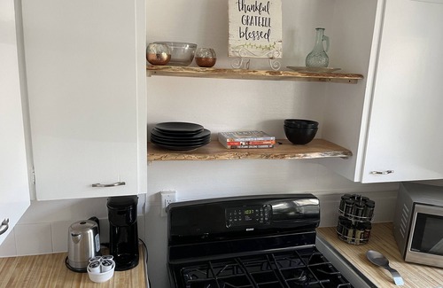 Des Moines Apartment | Cozy remodeled 1 bedroom near Drake U and downtown