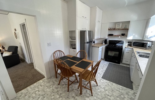 Des Moines Apartment | Cozy remodeled 1 bedroom near Drake U and downtown