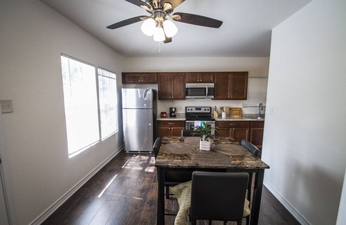 Arena District Cottage | Cozy Remodeled 2br/2ba Near Downtown Sleeps 8