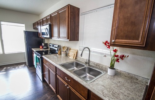 Arena District Cottage | Cozy Remodeled 2br/2ba Near Downtown Sleeps 8