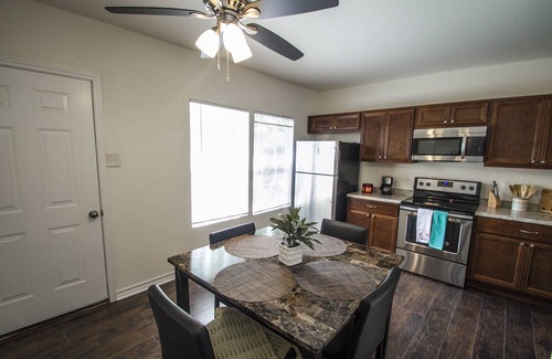 Arena District Cottage | Cozy Remodeled 2br/2ba Near Downtown Sleeps 8