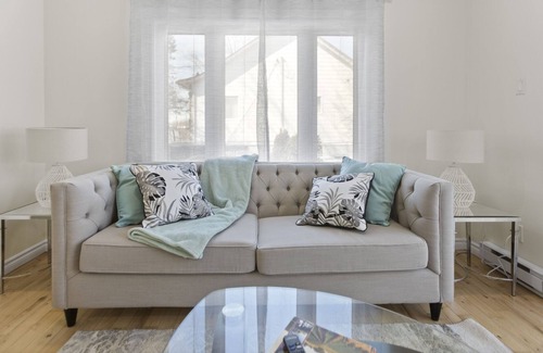 Pincourt Cottage | Cozy renovated cottage 3bdr by the water in Pincourt, only 30 km from Montreal.