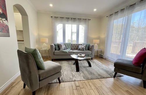 Pincourt Cottage | Cozy renovated cottage 3bdr by the water in Pincourt, only 30 km from Montreal.