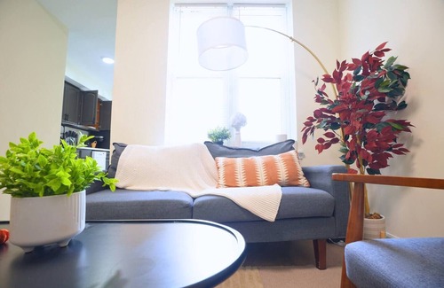 Dickinson Narrows Apartment | Cozy renovated South Philly APT with backyard near Stadiums and Center City