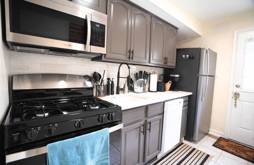 Dickinson Narrows Apartment | Cozy renovated South Philly APT with backyard near Stadiums and Center City