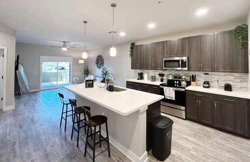 Desert Ridge Apartment | Cozy Resort Apt | Pool | Gym | Desert Ridge