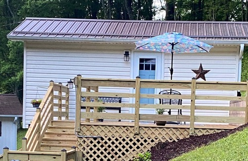 Lansing Apartment | Cozy respite minutes from our "artsy" town, hiking trails or canoeing/rafting.