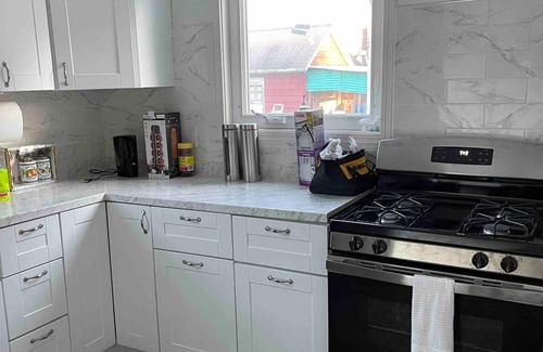 Floral Park House | COZY REST 3BDRM HOME AWAY FROM HOME W/DECK