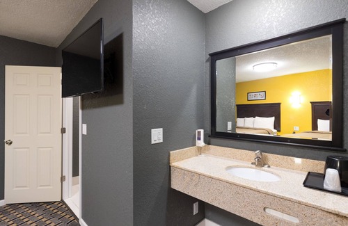 Des Moines Hotel | Cozy Rest Motel