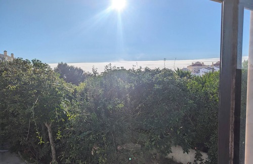 Ericeira House | Cozy Retreat 400m from the Beach (plus home gym, patio and garden)