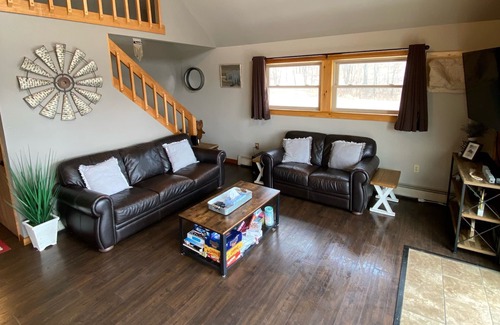 Orson House | Cozy Retreat at Bernie’s Bottom
