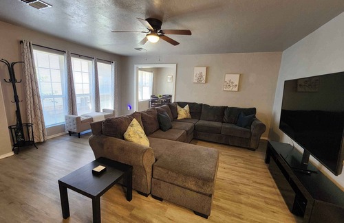 Lawton House | Cozy Retreat - Family & Pet Friendly Near Ft. Sill