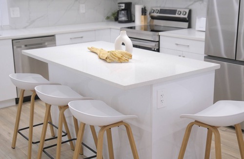Rutland House | Cozy Retreat In Kelowna Townhome, Pet Friendly!