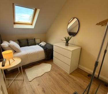 Redhill House | Cozy Retreat in Redhill