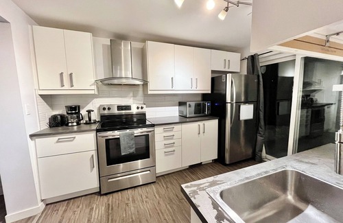 East Kildonan House | Cozy retreat in Winnipeg & a variety of great amenities nearby!