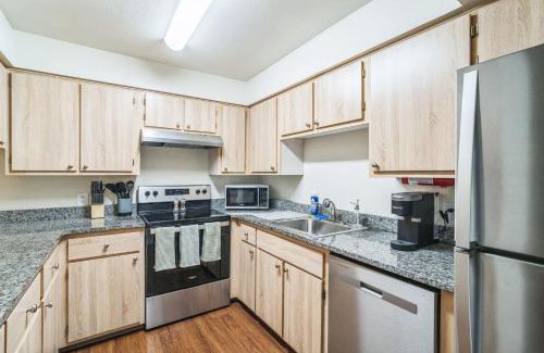 Harlow Apartment | Cozy Retreat Near Autzen Stadium Fully Furnished