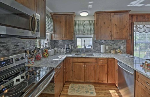 Palacios House | Cozy Retreat On Matagorda Bay with 360' Lighted Pier. Fishing