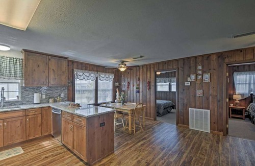 Palacios House | Cozy Retreat On Matagorda Bay with 360' Lighted Pier. Fishing