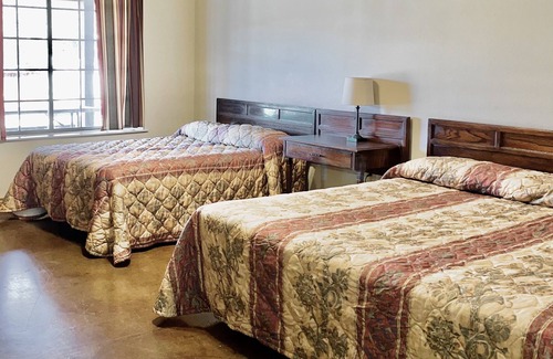 Graham Hotel | Cozy retreat on the lake