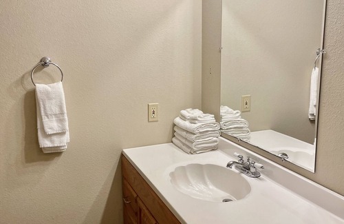 Graham Hotel | Cozy retreat on the lake
