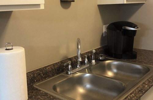Ottawa Apartment | Cozy retreat quiet close to downtown 2 bedroom can sleep up to four people