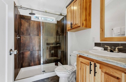 Owens Cross Roads House | Cozy Retreat by Green Mountain - Petite Paradise
