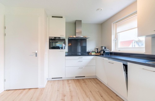 Scherpenisse House | Cozy Retreat with parking