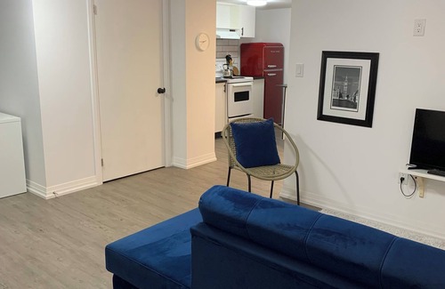 Merritton Apartment | Cozy Retro style1 Bedroom Apartment - FREE Parking, WiFi, In-suite Laundry.