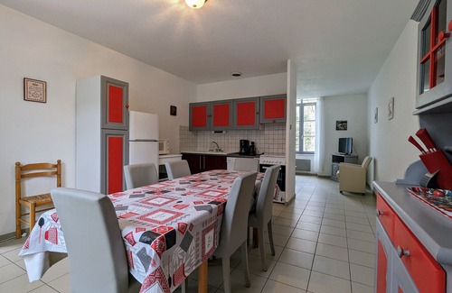 Charraix Cottage | Cozy Riverside Cottage for 6 with Parking in Saint-Julien-des-Chazes