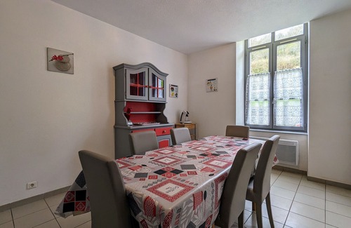 Charraix Cottage | Cozy Riverside Cottage for 6 with Parking in Saint-Julien-des-Chazes