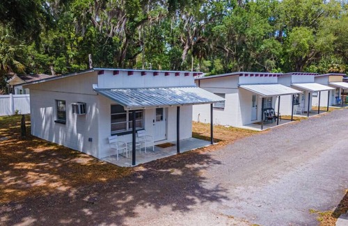 Chassahowitzka Cabin | Cozy River Cabin 1 Su