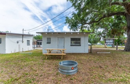Chassahowitzka Cabin | Cozy River Cabin 1 Su