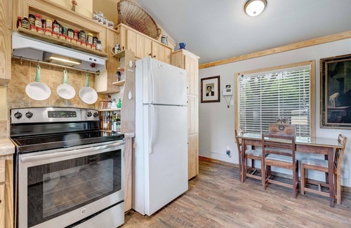 Del Valle Cabin | COZY, RIVER-FRONT CABIN, GATED, PRIVATE, ROMANTIC AND UNIQUE