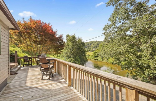 Boone Cabin | Cozy riverfront cabin on the New River. Close to Boone and Appalachian State.